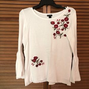 Flower embroidered sweater